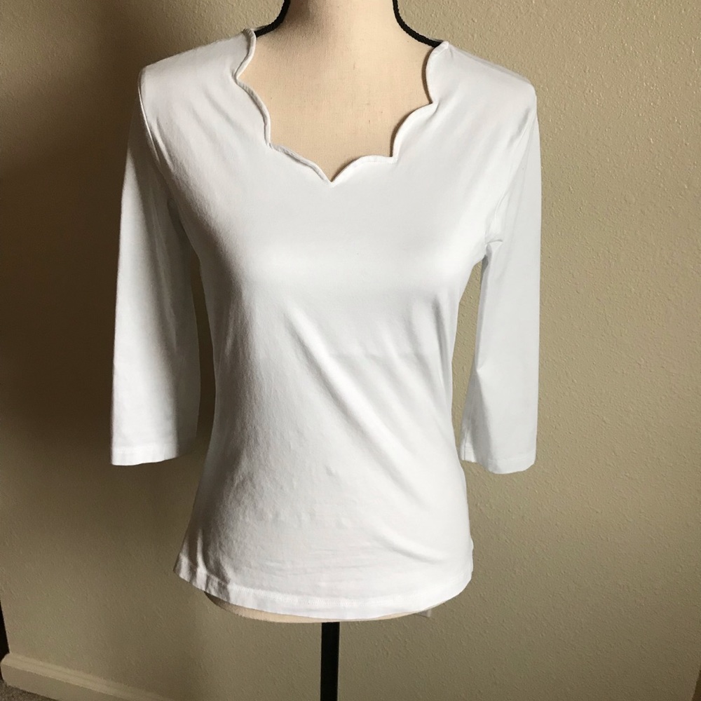 Scalloped neckline quarter sleeve top